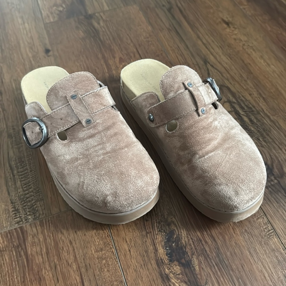 American Eagle platform clogs, size 9, suede